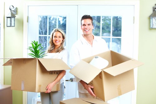 Professional unpacking support in a Greenwich apartment